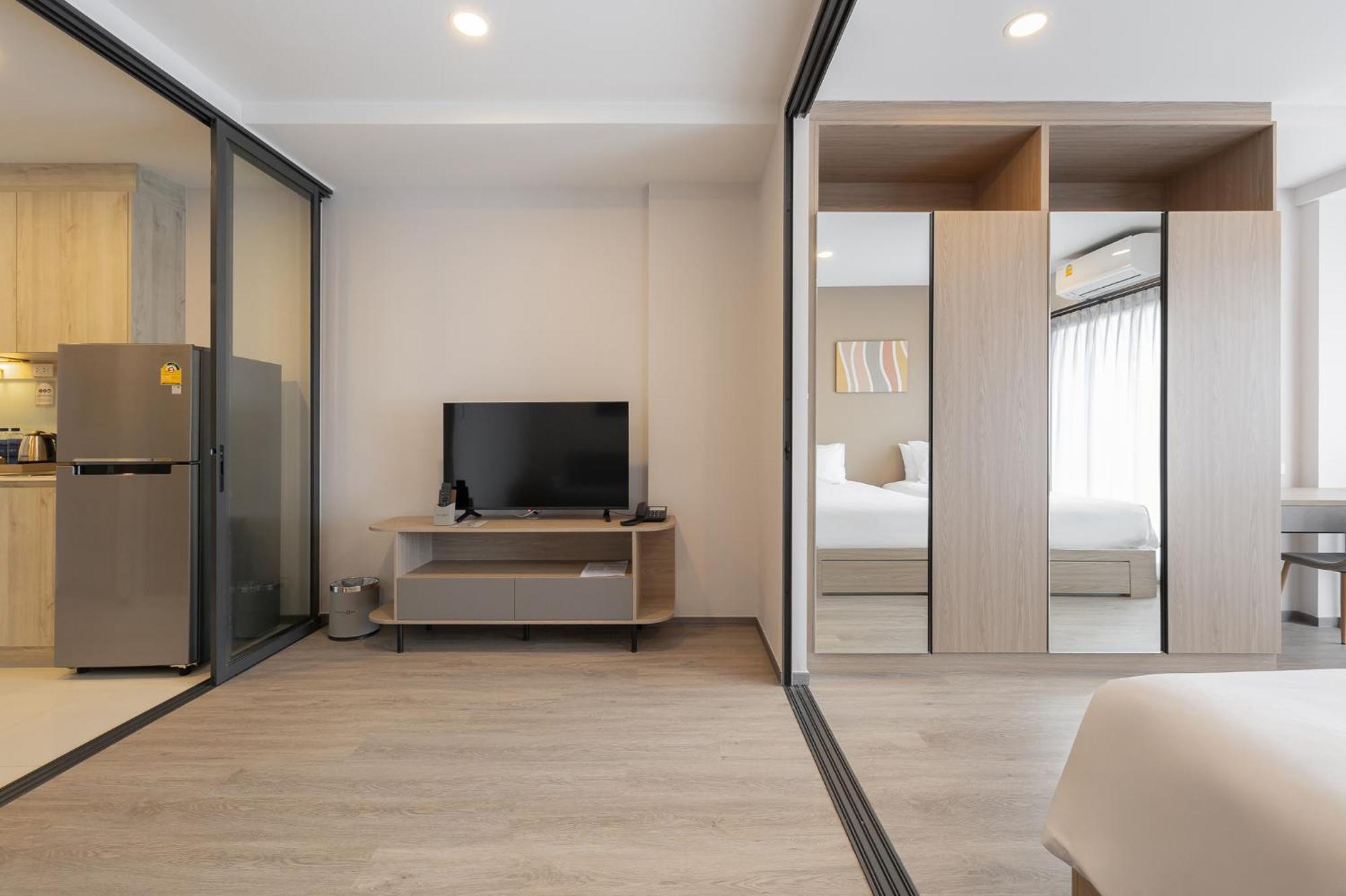 Salaya One Hotel & Service Apartment Exterior foto
